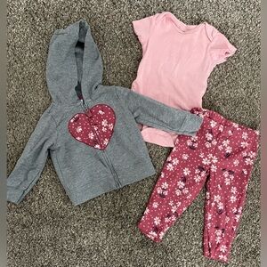 Carter’s 3 piece girl set- like new!